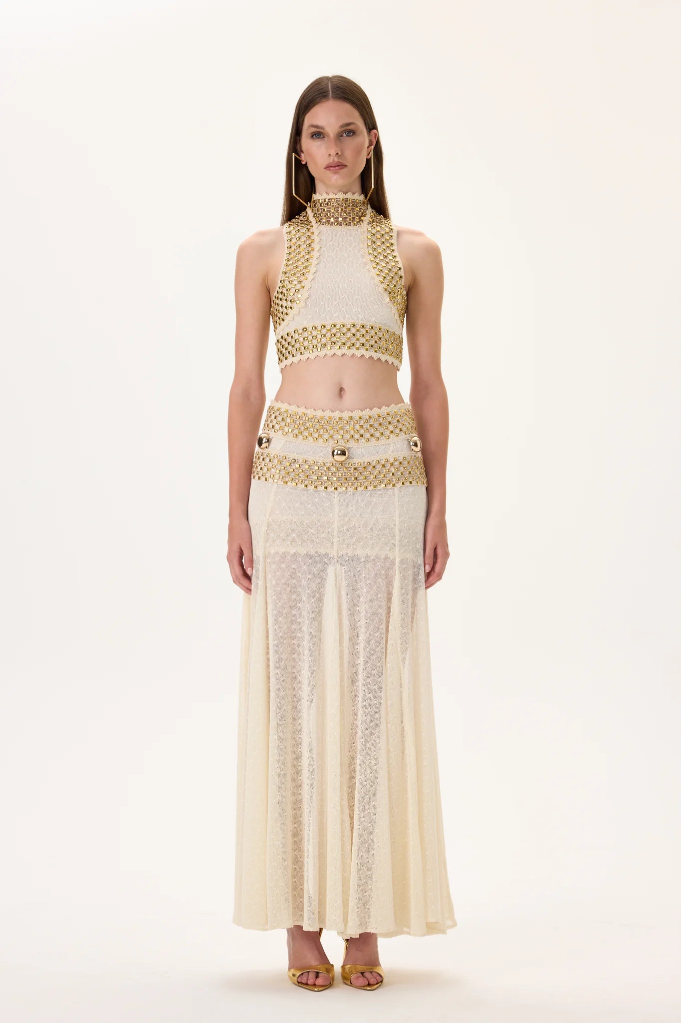 SS26-T-1013-34 raisa_vanessa knitted-crop-top-with-gold-metal-borderline-and-fully-buttoned-back