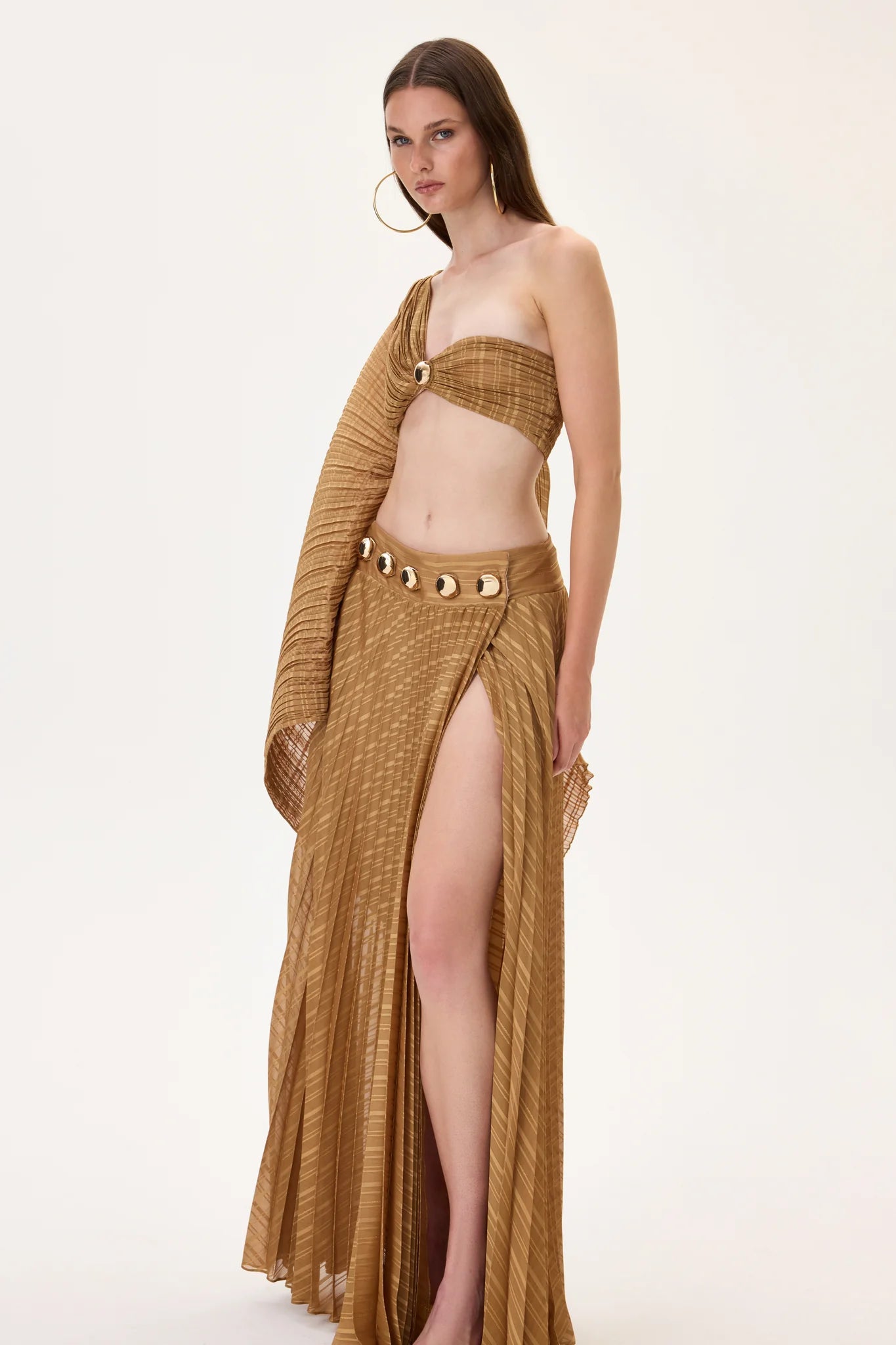 SS26-S-1008-40 raisa_vanessa pleated-chiffon-envelope-skirt-with-gold-metal-accessories